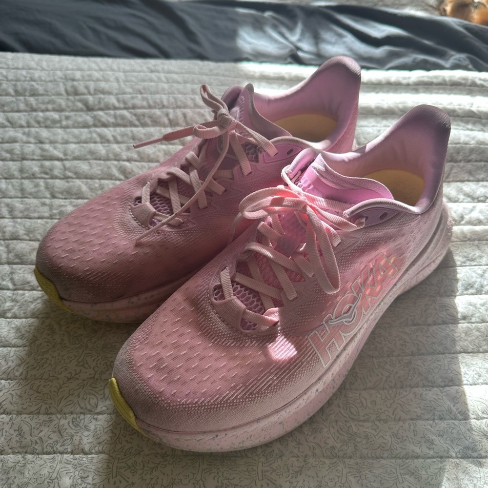 Hoka Women's Pink MACH 6